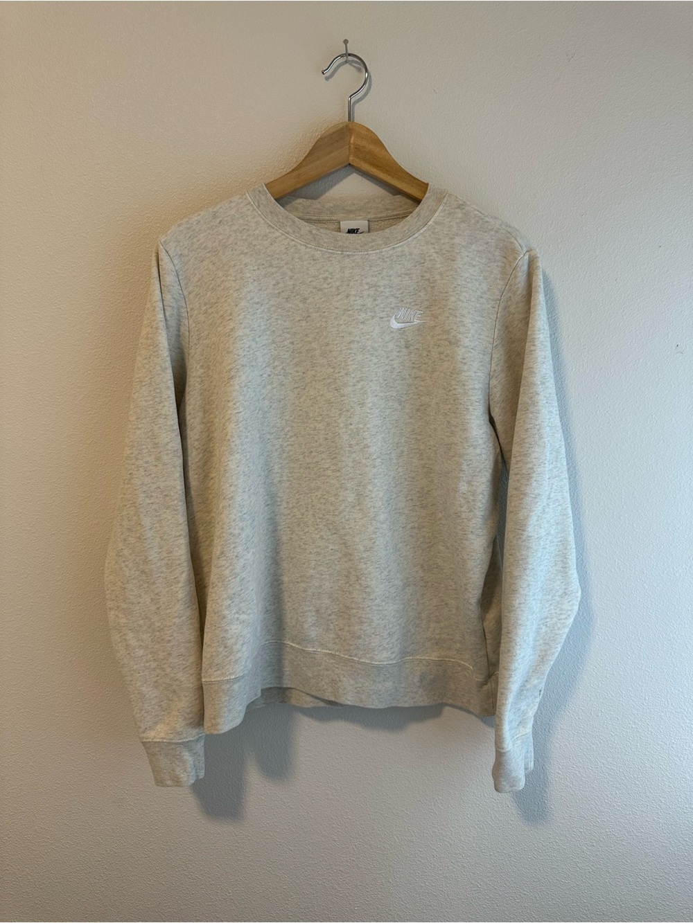Nike women’s Crewneck Sweatshirt - Light Heather Gray